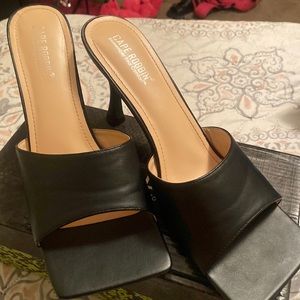 Black cape Robbin heels worn once